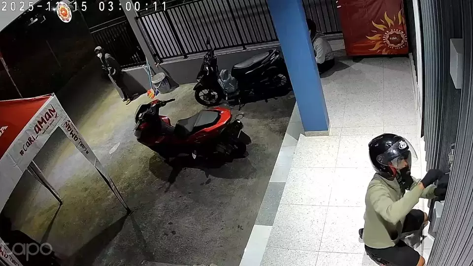 Dalam 30 Menit, 4 Motor Baru Bisa Raib dari Dealer di Bekasi – Aksi Komplotan Terekam CCTV