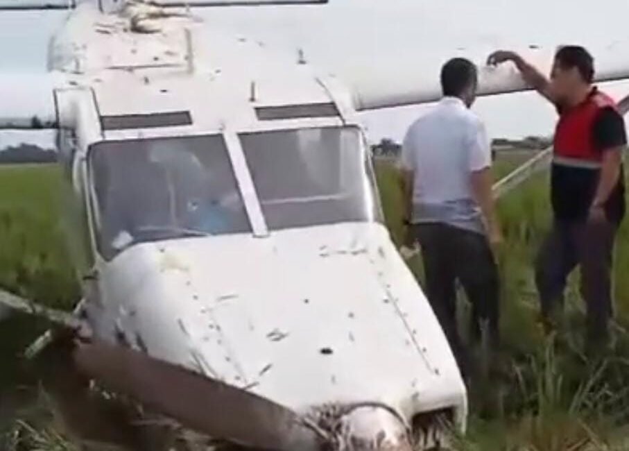 Pesawat Latih Cessna Jatuh di Sawah Karawang, 5 Awak Selamat