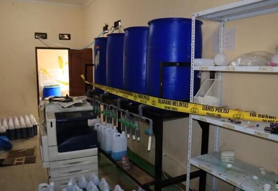 Polisi Bongkar ‘Pabrik’ Sabun Cair Palsu di Bekasi, Omzet Miliaran Rupiah!