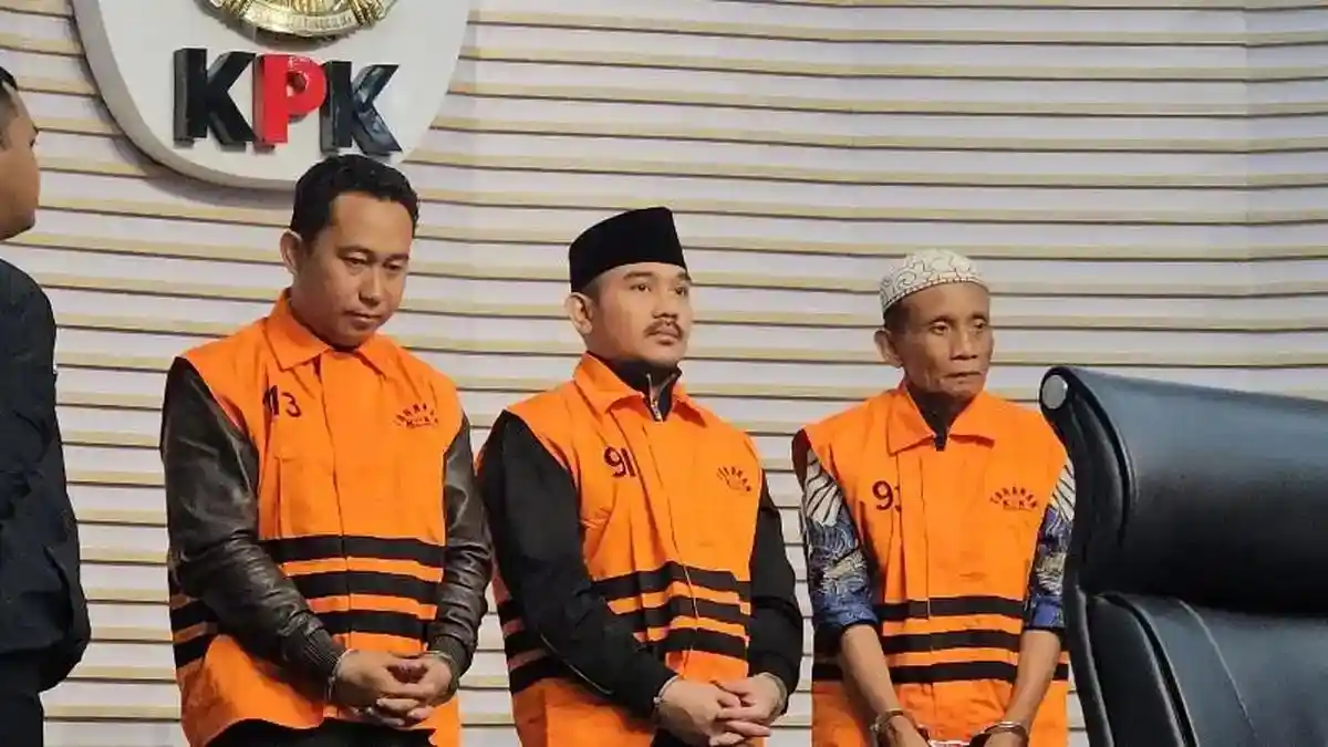 Terungkap! Ayah Bupati Bekasi yang Jabat Kades Ternyata Punya Peran Vital: ‘Palak’ Duit ke Pengusaha