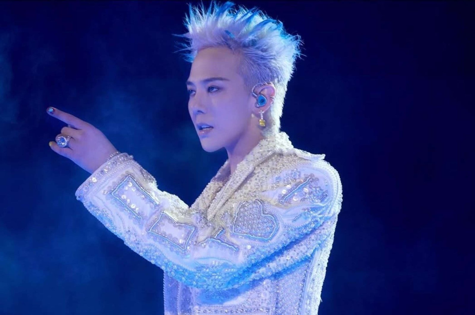 G-Dragon ‘Flex’ Sultan! Ketahuan Pacaran Saat Tur, Staf Malah Dikasih Hadiah Emas Batangan
