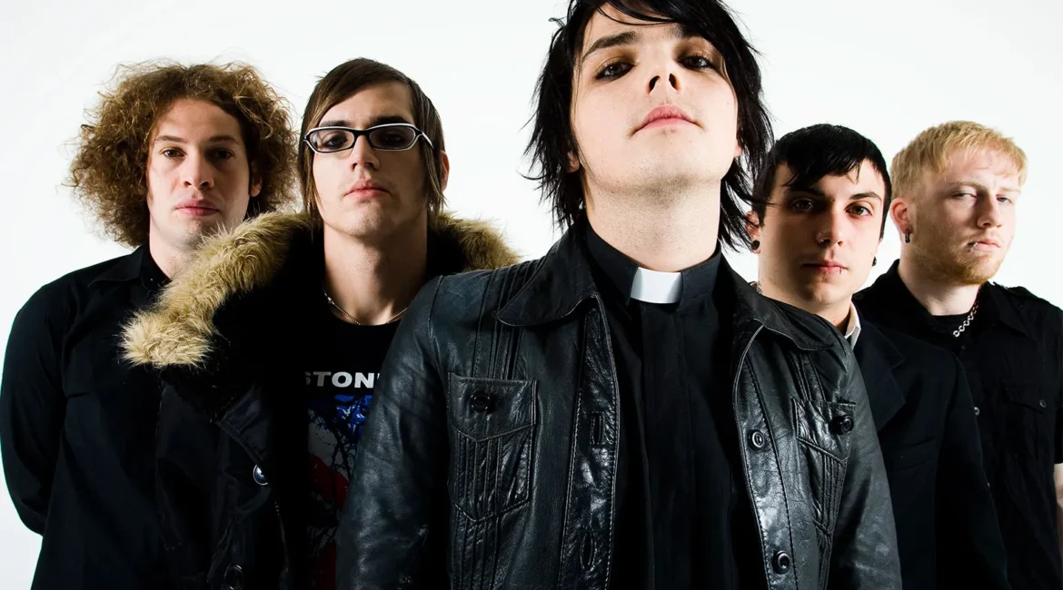My-Chemical-Romance-Posed-In-London-2005-billboard-1548