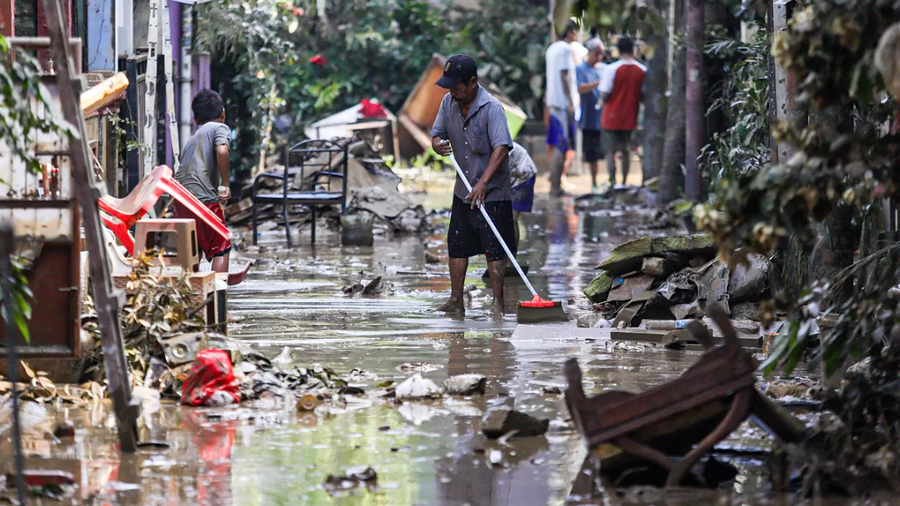 Alarm Siaga Berbunyi! Warga Bantaran Sungai Bekasi Diimbau Waspada Potensi Banjir Kiriman