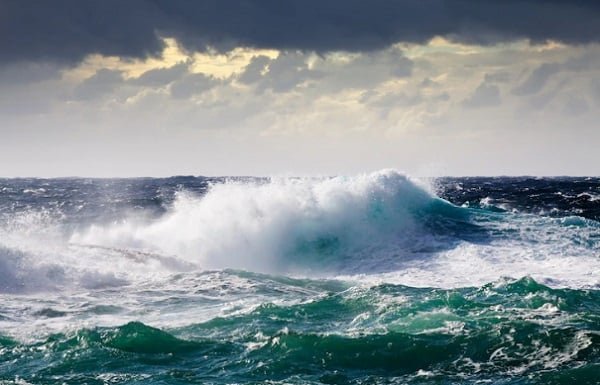 BMKG: Gelombang Laut Bisa Capai 6 Meter, Warga Pesisir Diminta Segera Waspada