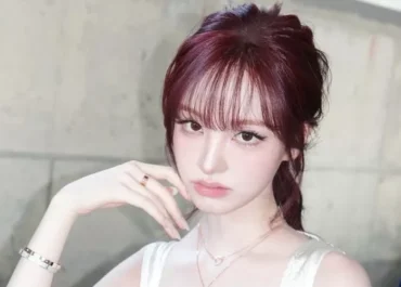 'Visual Attack'! Liz IVE Jadi Topik Hangat Usai Tampil di SBS Gayo Daejeon 2025, Knetz: "Boneka Hidup?"