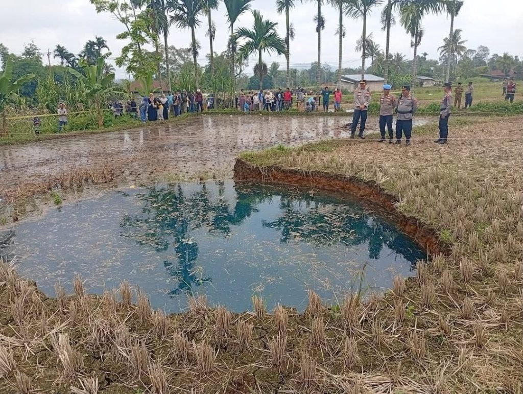 Wagub Sumbar Ingatkan Warga: Air dari Fenomena Sinkhole Tidak Layak Diminum, Tinggi Bakteri E-Coli