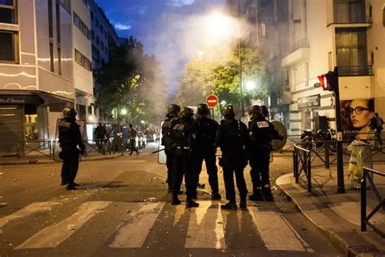 Kerusuhan Malam Tahun Baru di Prancis: Ribuan Mobil Terbakar dan Ratusan Ditangkap