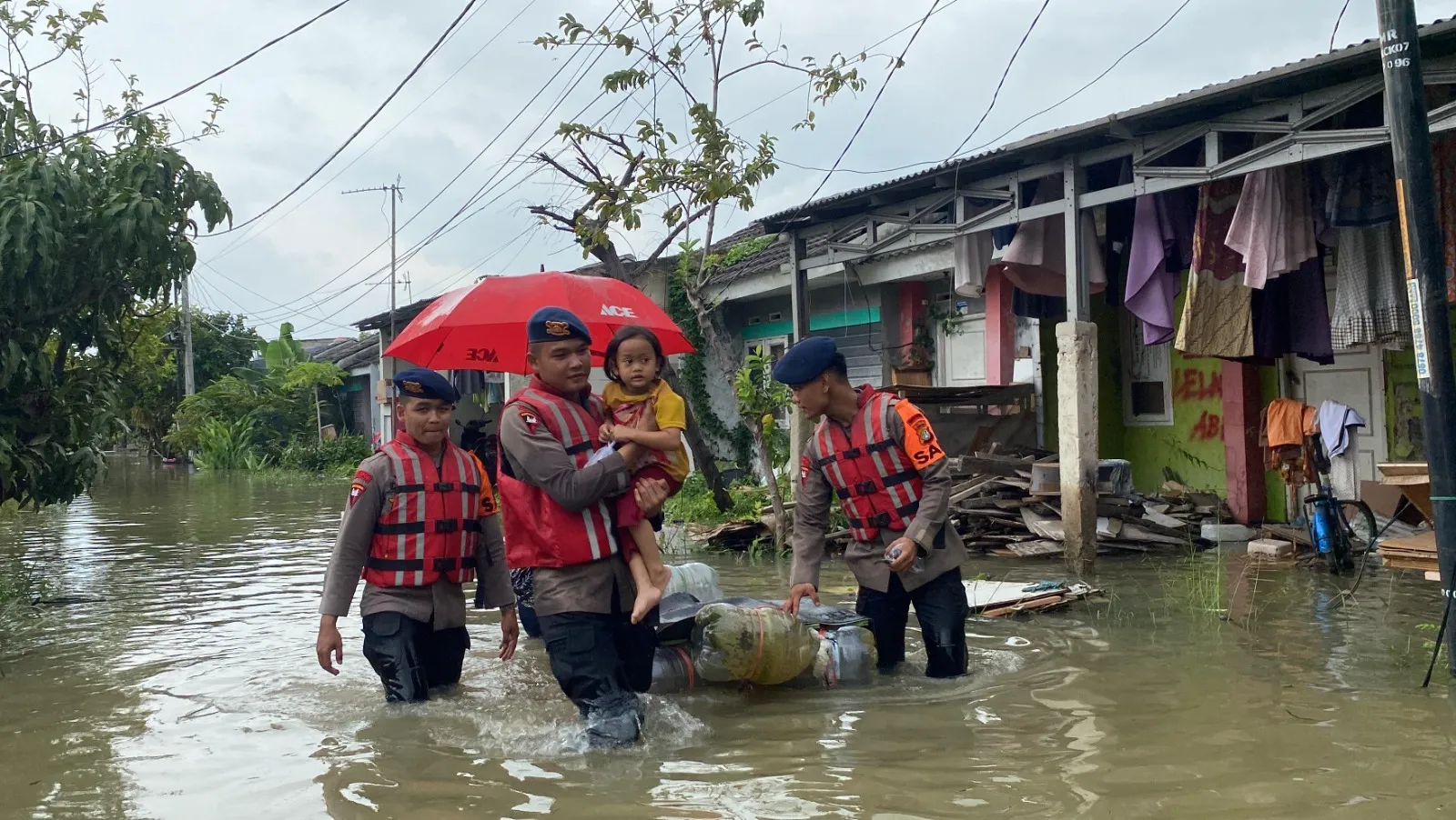 Update Banjir Bekasi: 2.894 Warga Mengungsi, Tersebar di 10 Titik Posko Darurat