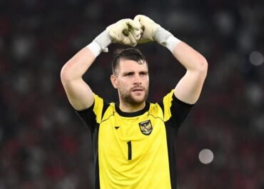 Maarten Paes Siap Menantang Status Quo: Potensi Jadi Kiper Utama Ajax Musim Ini