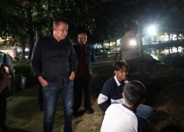 Respons Cepat Keluhan Warga, Pj Wali Kota Bekasi Tinjau Danau Duta Harapan: Segera Pasang PJU Agar Terang Benderang