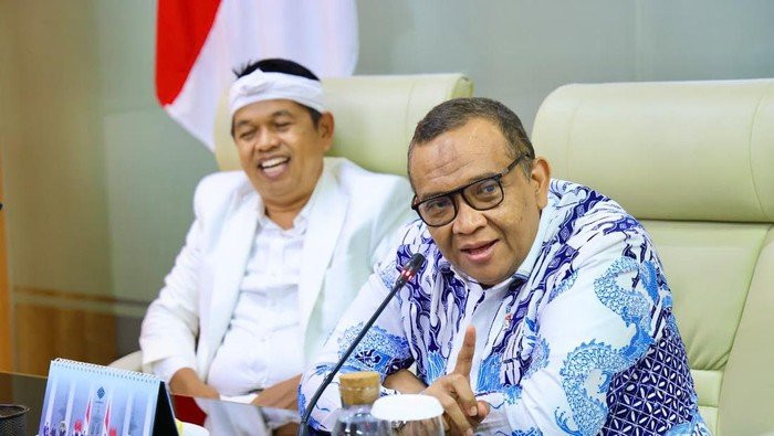 Bahas Nasib Buruh dan UMP, Wamenaker Sambangi Dedi Mulyadi: Ini Hasil Pertemuan Penting di Jawa Barat