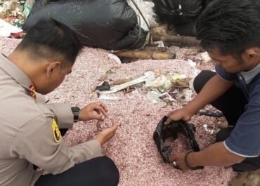 Heboh Penampakan "Gunung" Uang di TPS Bekasi: Berbentuk Gumpalan Cacahan Rp 100.000, Ini Faktanya!