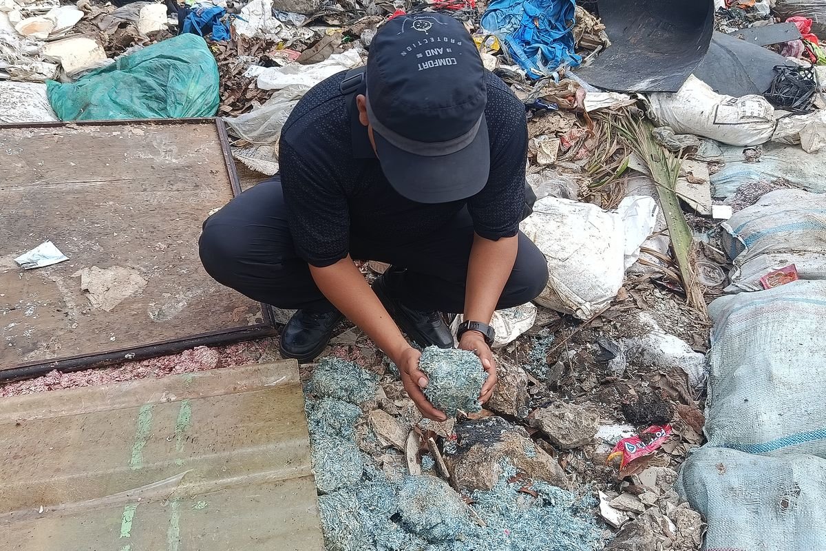 Misteri Terpecahkan! Sosok Pemilik Sampah Cacahan Uang di TPS Liar Bekasi Terungkap, Siapa Dia?