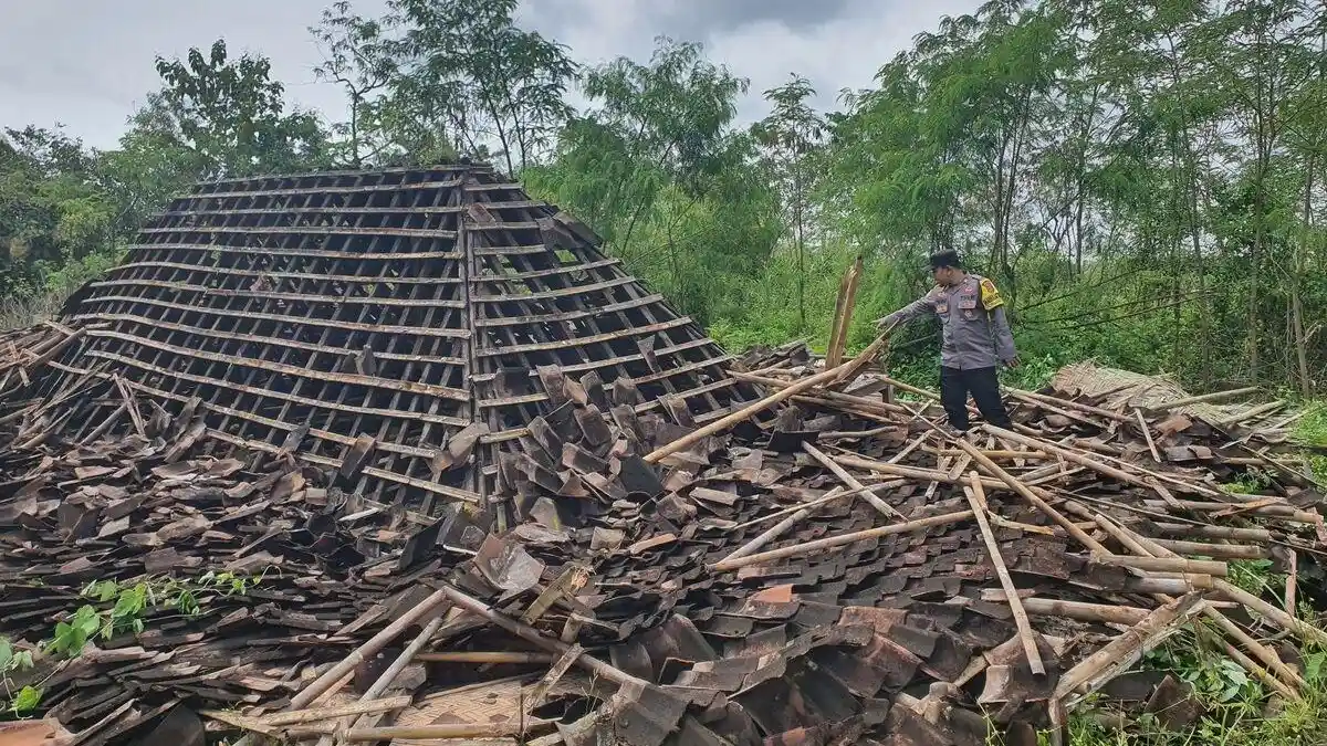 Tragedi Rumah Tua di Gunungkidul: Ambruk Akibat Lapuk, Timpa Lansia yang Hidup Sebatang Kara
