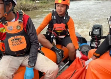 Operasi SAR Berakhir Pilu: Pria yang Terjatuh di Kali Bekasi Ditemukan Meninggal Dunia