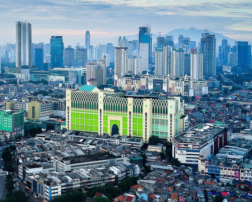 Tarif Parkir Fantastis di Tanah Abang: Oknum Jukir Mangkirkan Aturan & Rano Karno Turun Tangan