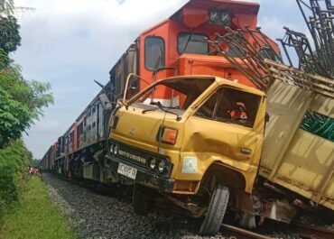 Kereta Bandara Tabrak Truk Kontainer di Poris, Perjalanan KRL Duri–Tangerang Terganggu