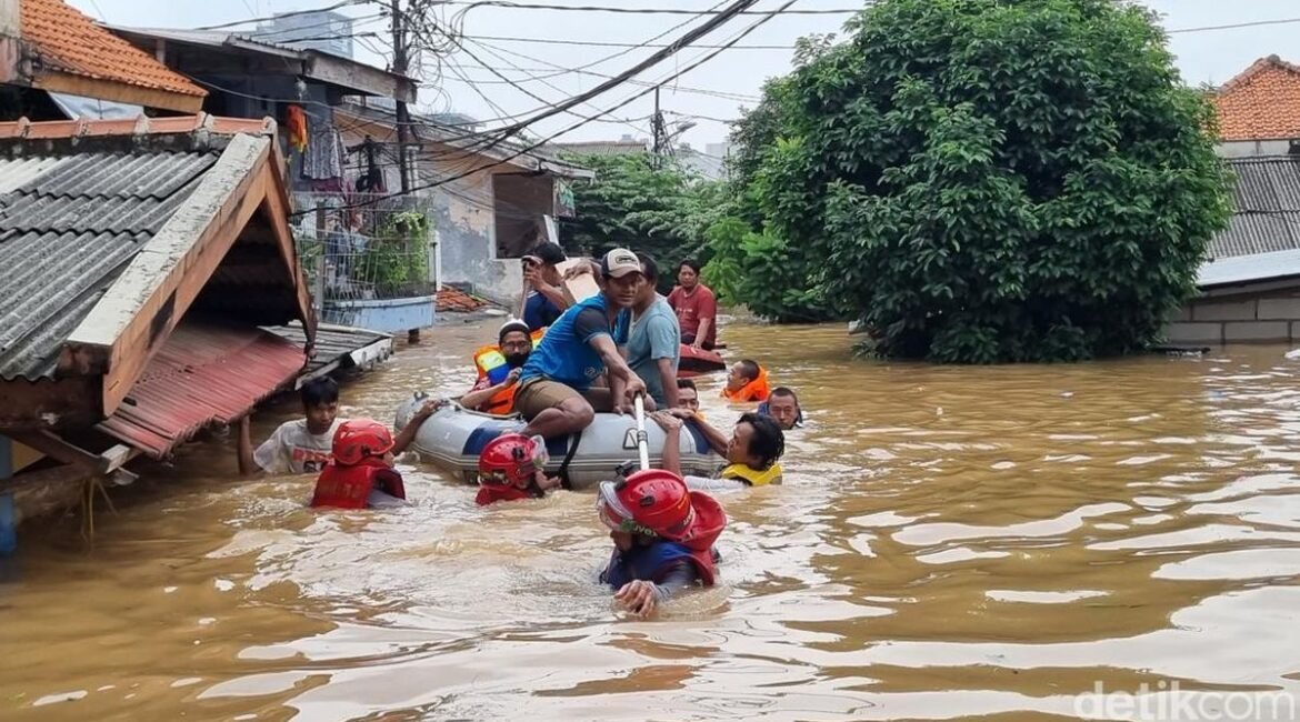 banjir-di-rawajati-pancoran-jaksel-4-maret-2025-taufiq-syarifudindetikcom-1741060131774_169
