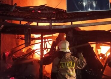 Malam Dahsyat di Bangka Jaksel: 16 Rumah Ludes Dilalap Api, Ratusan Warga Terimbas Kerugian Miliaran