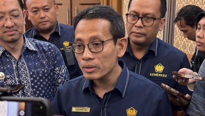 direktur-utama-lembaga-pengelola-dana-pendidikan-lpdp-sudarto-1772070121103_169