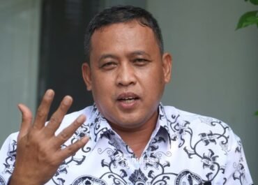 Aksi Dramatis di Bekasi: Wali Kota Diperingatkan dengan Golok saat Tertibkan PKL, Tapi Kasus Tak Dilaporkan
