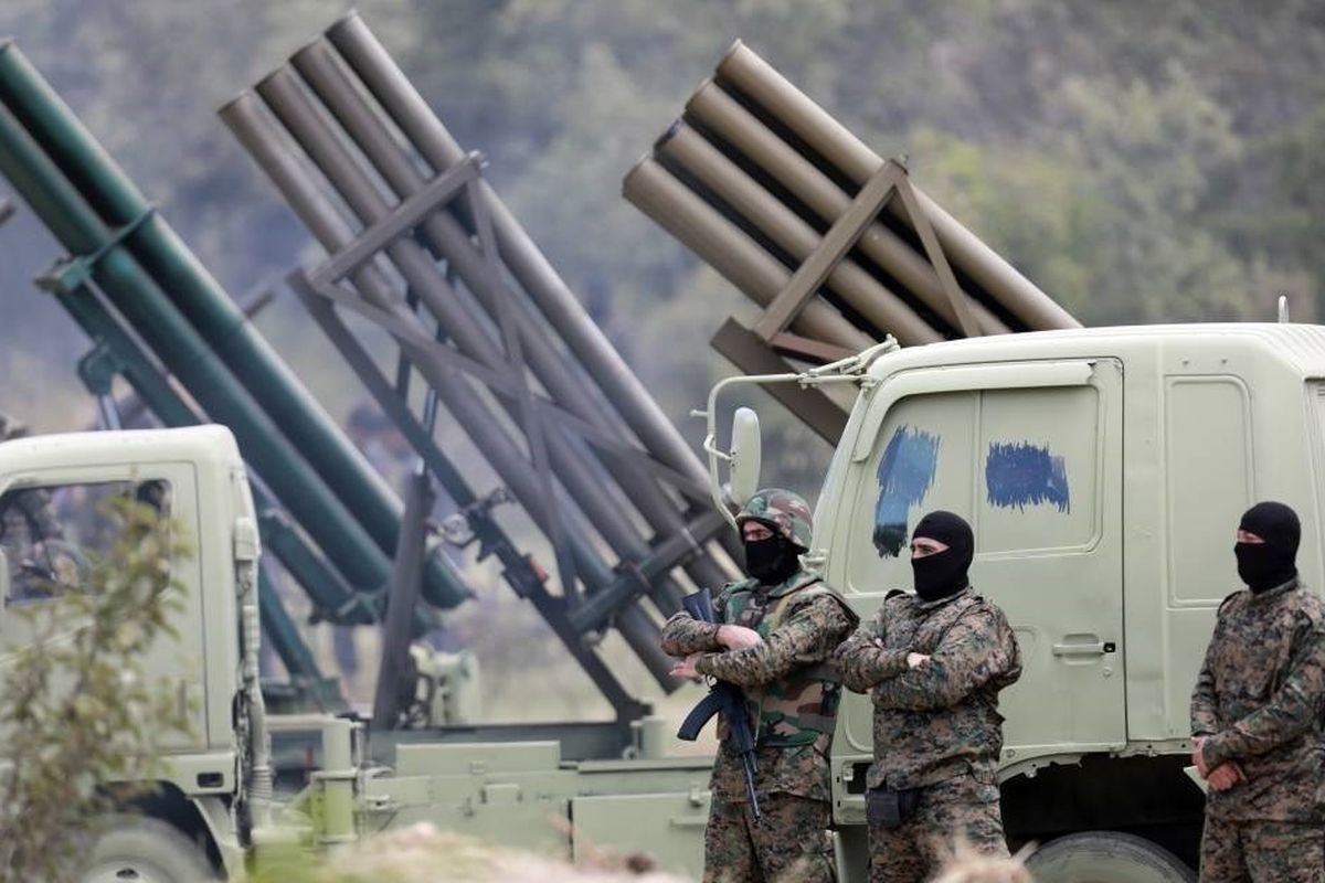 Krisis Timur Tengah Meningkat: Roket Hizbullah, Serangan Israel & Dampak Regional