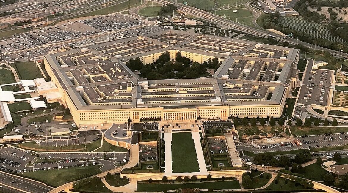 The_Pentagon,_Headquarters_of_the_US_Department_of_Defense_(cropped2)
