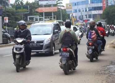 Nyawa Jadi Taruhan! Warga Bekasi Keluhkan Menjamurnya Pengendara Lawan Arus di Jalur Tengkorak