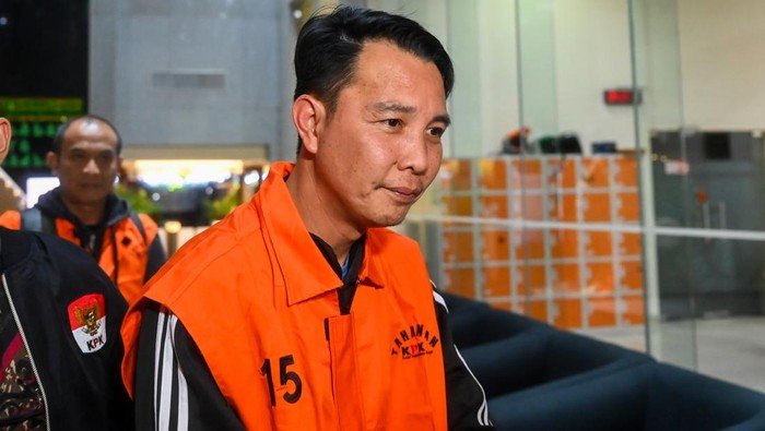 ott-kpk-bupati-rejang-lebong-resmi-ditahan-1773204626230_169