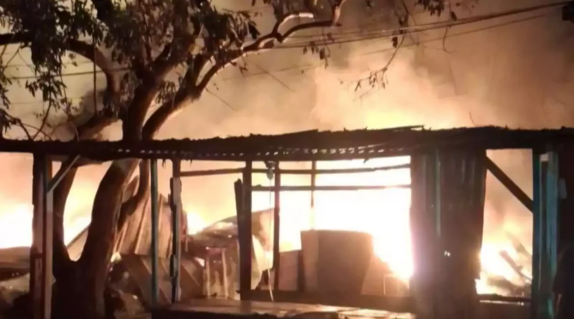 69cdf36fea6c1-suasana-area-spbe-cimuning-bekasi-dilahap-api-saat-kebakaran-hingga-ledakan-dahsyat_1265_711