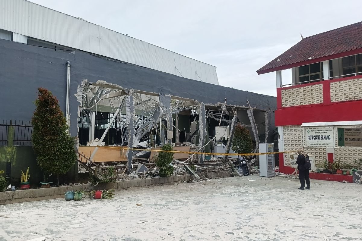 Ledakan Gedung Padel Bogor Picu Kerusakan Sekolah, Siswa Terpaksa Belajar Darurat
