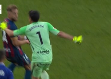 Tinju Lawan di Injury Time, Kiper Zaragoza Terancam Sanksi Berat hingga 12 Pertandingan