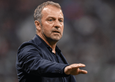 Tersingkir dari Liga Champions, Hansi Flick Tegaskan Komitmen Jangka Panjang di Barcelona