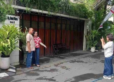 Rumah Jokowi di Solo Diserbu Warga, “Tembok Ratapan” Jadi Sorotan Publik