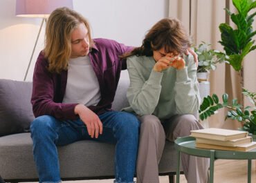 Fenomena “Teman Curhat Berbayar” Meledak, Tarif Mulai Rp15 Ribu per Jam