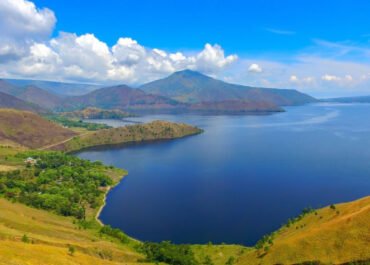 Permukaan Danau Toba Turun Drastis, Kematian Ikan Massal Jadi Alarm Krisis Ekologi