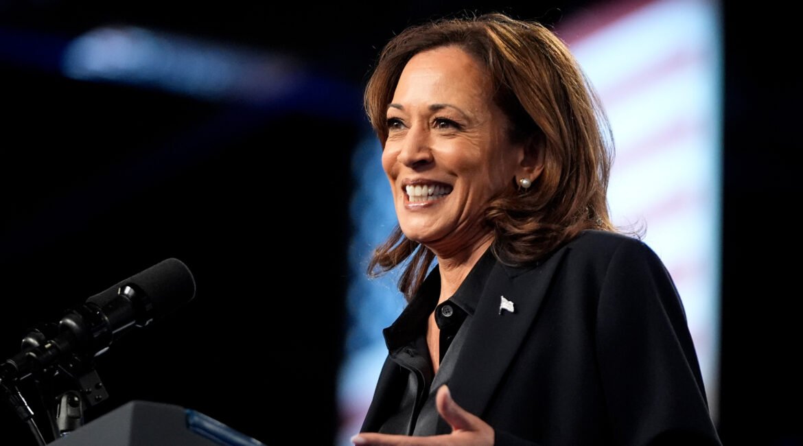 15404159_100824-cc-kamala-harris-ap-img