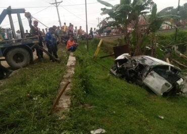 Tragedi Perlintasan Grobogan: Argo Bromo Anggrek Tabrak Mobil, 4 Tewas dan 5 Luka