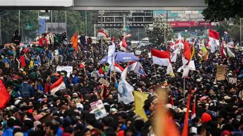 Jakarta Siaga! Ribuan Aparat Turun ke Jalan Saat Gelombang Aksi Mahasiswa Kepung DPR dan Bundaran HI
