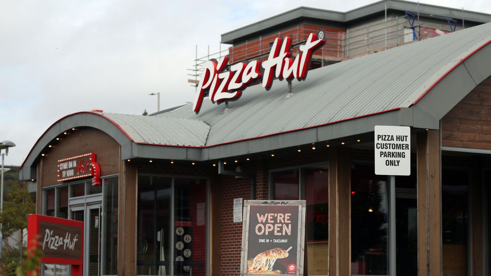 Tamatnya Era Pizza Hut? Raksasa Pizza Dunia Resmi Berpindah Tangan dalam Transaksi Rp48 Triliun