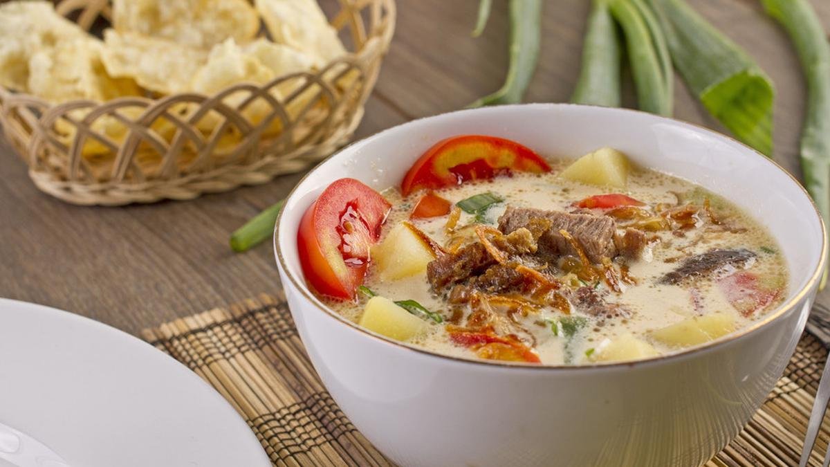 Ingin Soto Betawi Lebih Sehat? Coba Resep Kuah Gurih Tanpa Santan yang Tetap Kaya Rempah