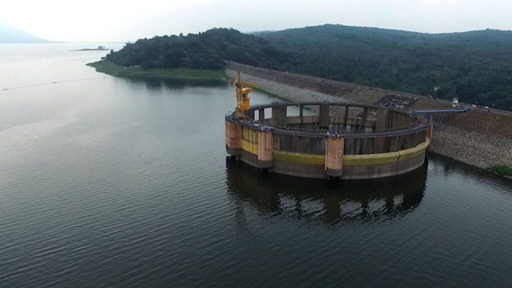 Waduk-Jatiluhur-Membendung-Aliran-Sungai-1024x576