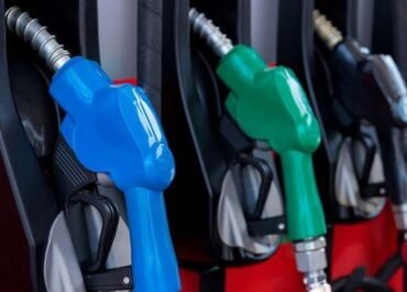 Truk Berhasil Dimundurkan, JPO Tendean Masih Rusak Parah dan Arus Lalu Lintas Dialihkan