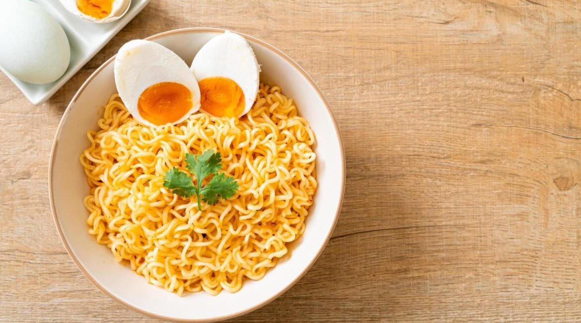instant-noodles-bowl-with-salt-egg-free-photo