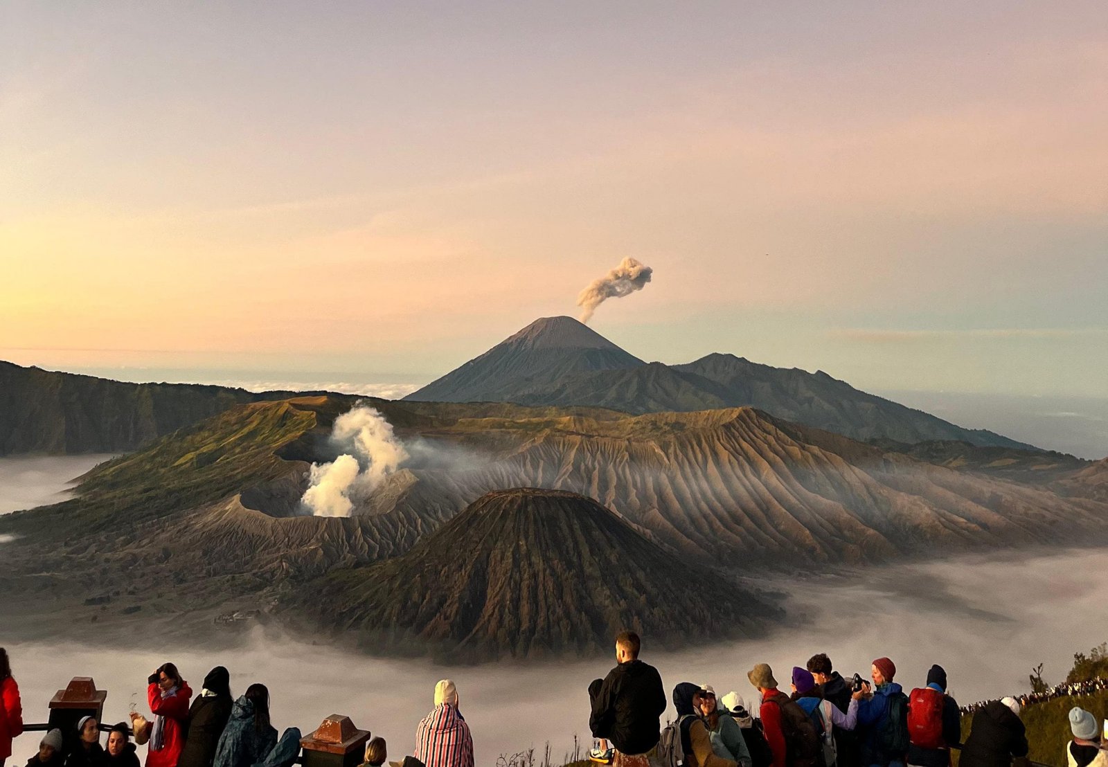 Setelah 13 Hari Dilanda Kebakaran, Bromo Kembali Dibuka untuk Wisatawan Mulai Besok
