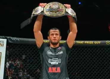 Usman Nurmagomedov Tampil Brutal! Archie Colgan Tumbang di Ronde Pertama, Sabuk Juara Tetap Aman