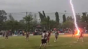 Petaka di Tengah Laga! Sambaran Petir Hentikan Pertandingan, Pesepak Bola Thailand Meninggal Dunia