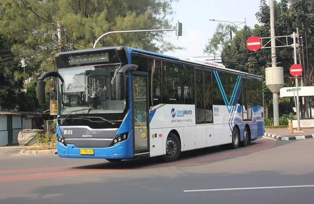 1200px-transjakarta-mys-18116-at-gambir-5ede6788e009c31823adb9c343029c44