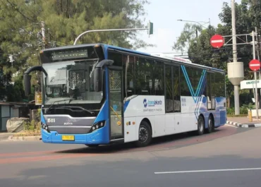 Penumpang TransJakarta Berjatuhan Gara-gara Rem Mendadak, Ini Penjelasan TransJakarta