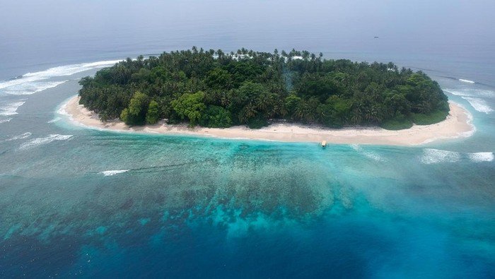 birunya-air-laut-di-pulau-bando-sumbar_169